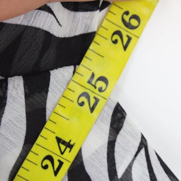 Isabella Rodriguez Blouse Top Women Animal Print Lightweight Short Sleeve XL NWT - Picture 9 of 10